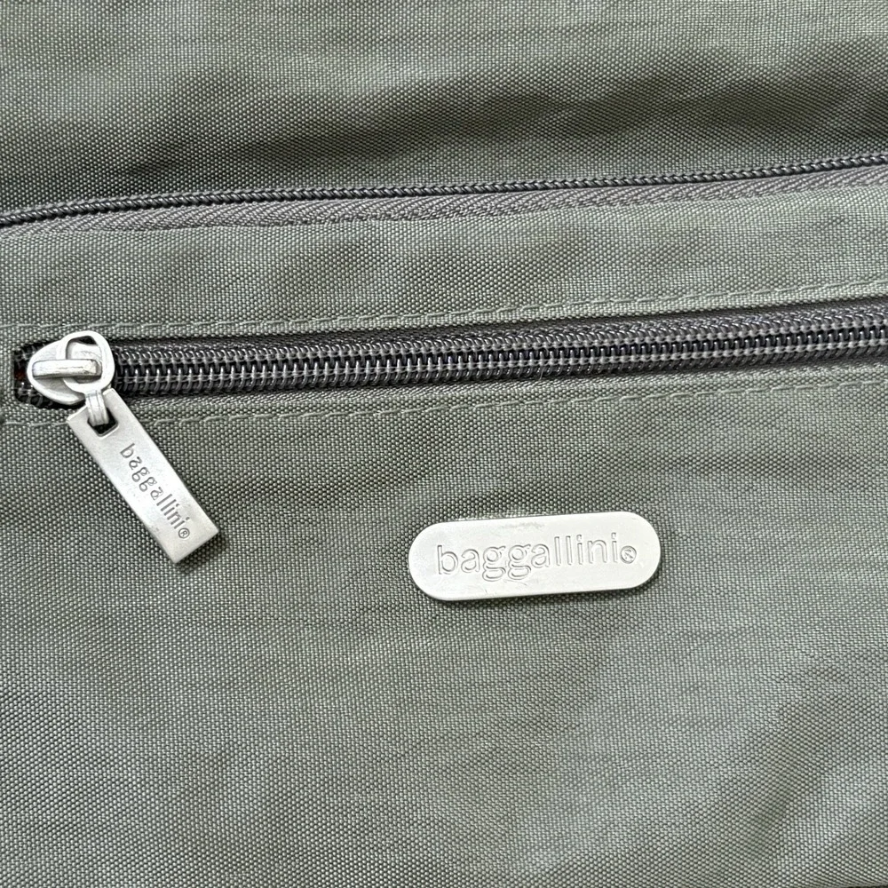Baggallini Original Everyday Crossbody Purse Travel Bag Olive Green Orange Liner